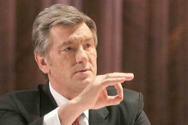 Ющенко контролирует, как взрываются боеприпасы