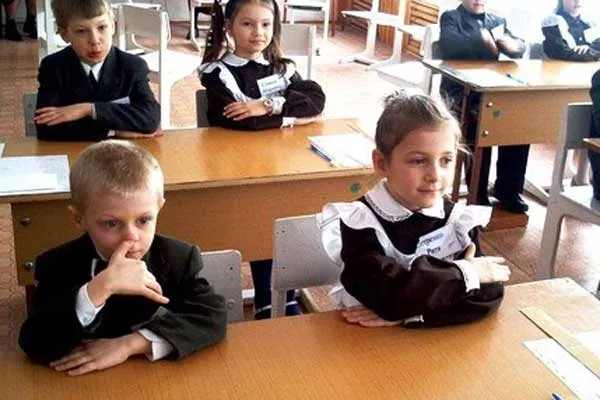 Вакарчук не будет закрывать школы