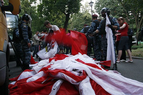 "Столица Киевской Руси приветствует гостей из провинции"