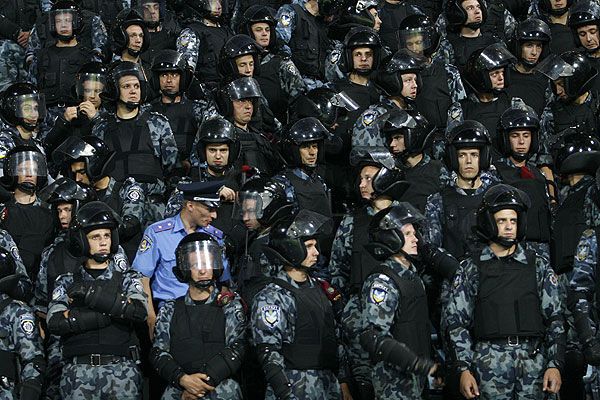 "Столица Киевской Руси приветствует гостей из провинции"