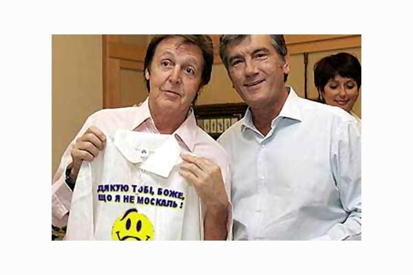 "Комсомолка" подарувала Маккартні "фотомонтажного" сорочку