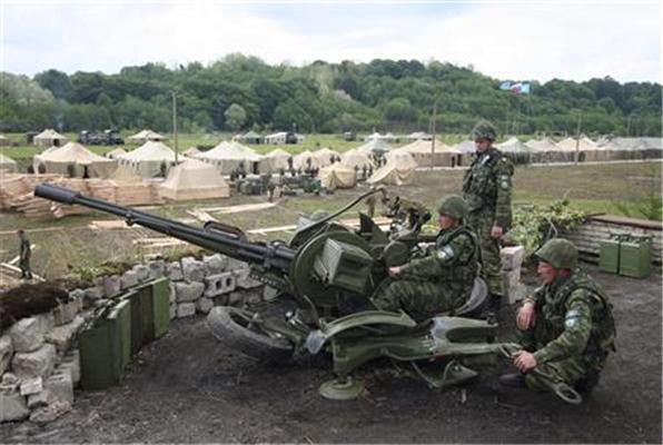 Грузія підтягує війська до кордонів Осетії