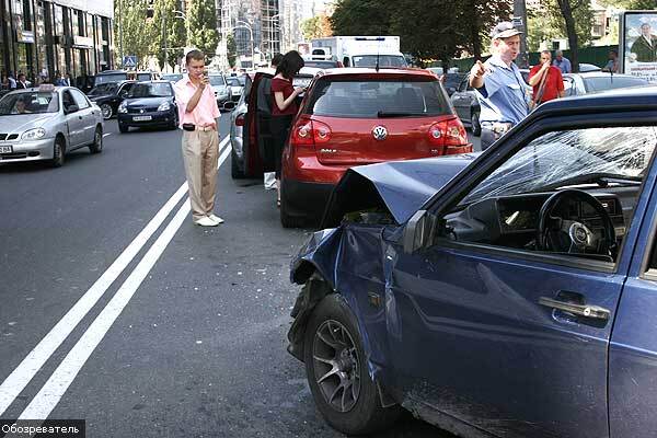 Крупное ДТП в Киеве возле бизнес-центра "Парус"