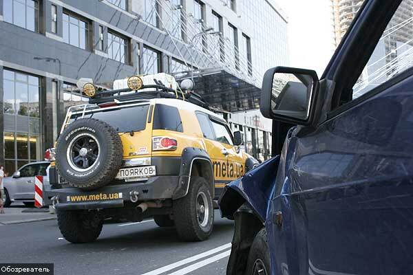 Крупное ДТП в Киеве возле бизнес-центра "Парус"