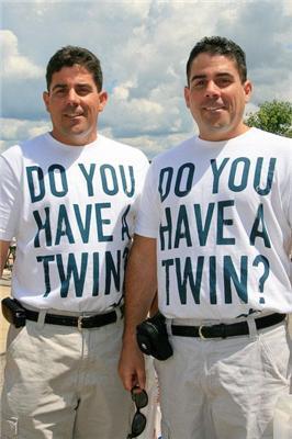 "День близнят" в Твінсбург. Лягти між і загадати бажання