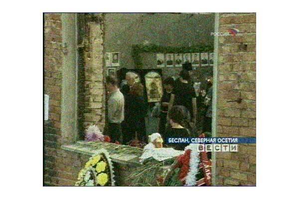 Беслан скорбит по погибшим детям 