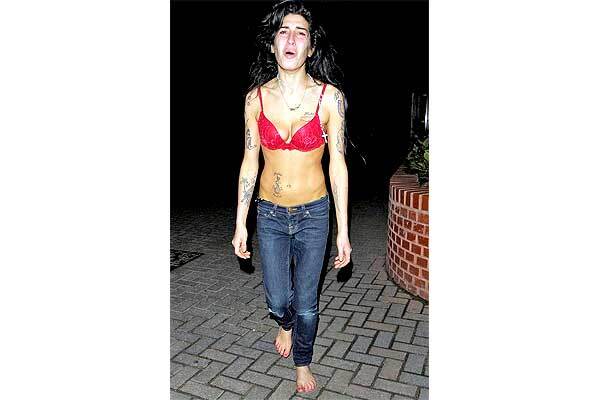 У Эми Уайнхаус начинается шизофрения