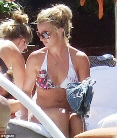 Бритни Спирс показалась в купальнике