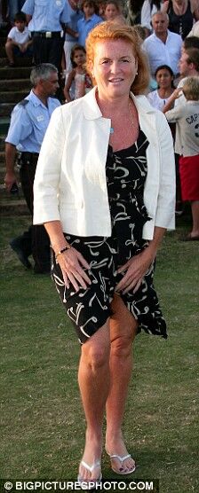 Герцогиня Йоркская с задранным подолом