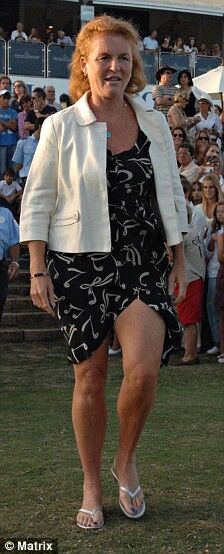 Герцогиня Йоркская с задранным подолом