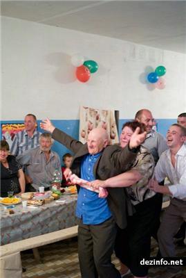 Колоритная украинская свадьба. Ох и понапивались...
