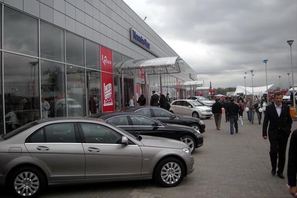 На Столичном Автошоу предложат автомобили, руку и сердце