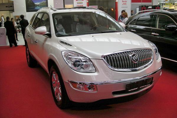 На Столичном Автошоу предложат автомобили, руку и сердце