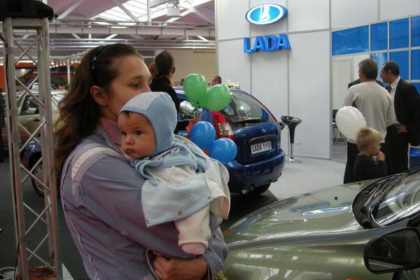 На Столичном Автошоу предложат автомобили, руку и сердце