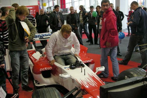 На Столичном Автошоу предложат автомобили, руку и сердце