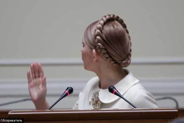Премьер требует от Президента «подоить» «руку Кремля»