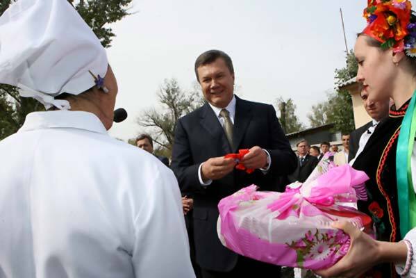 Янукович готує відповідь "помаранчевої" орді