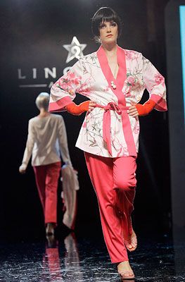 Эротическое шоу на подиуме (Фоторепортаж) на «ШоуОбозе»