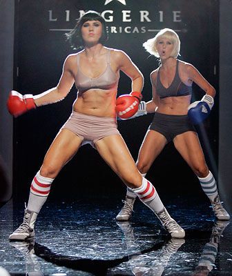 Эротическое шоу на подиуме (Фоторепортаж) на «ШоуОбозе»