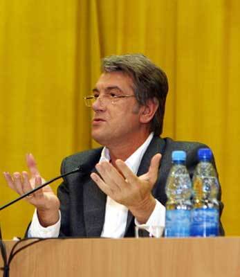 Ющенко обвинил премьера в измене национальным интересам