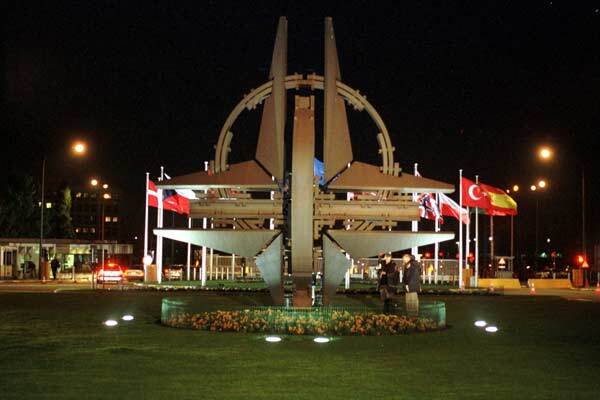 НАТО не разместит силы быстрого реагирования у границ РФ