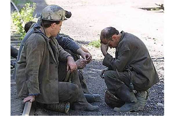 В донецкой шахте спасли двоих горняков