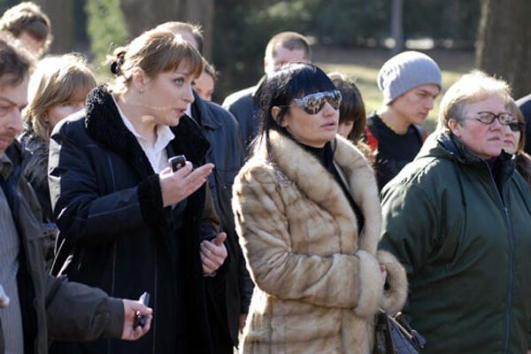 Родила Ирэна в ночь...