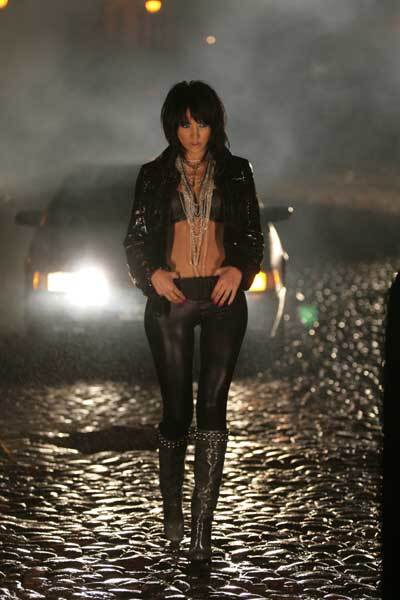 Марта в коже и цепях