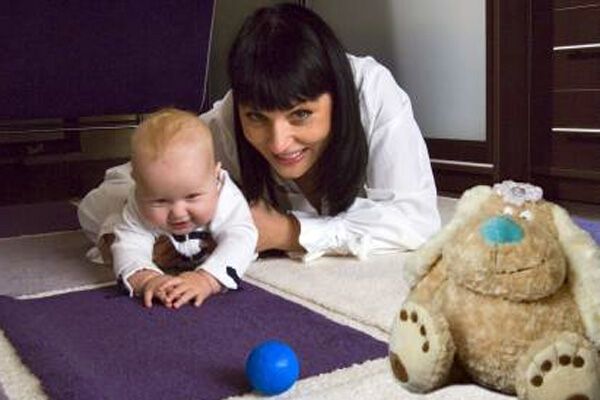 Родила Ирэна в ночь...