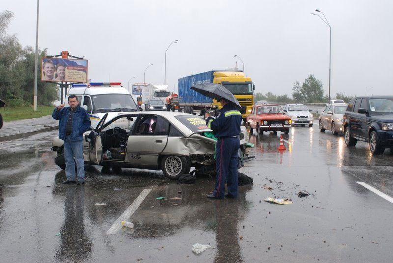На улице Заболотного столкнулись четыре авто