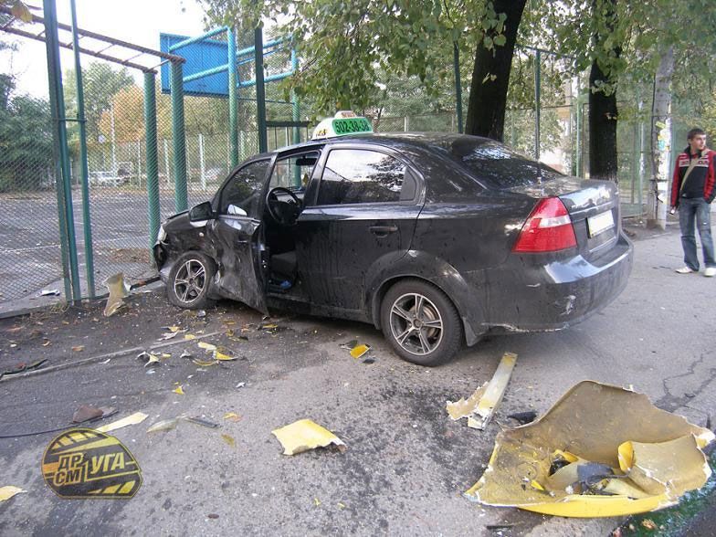 Лихач разбил Aveo и скрылся с места аварии