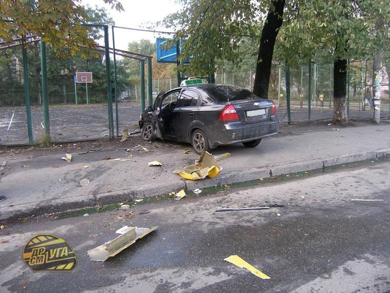 Лихач разбил Aveo и скрылся с места аварии