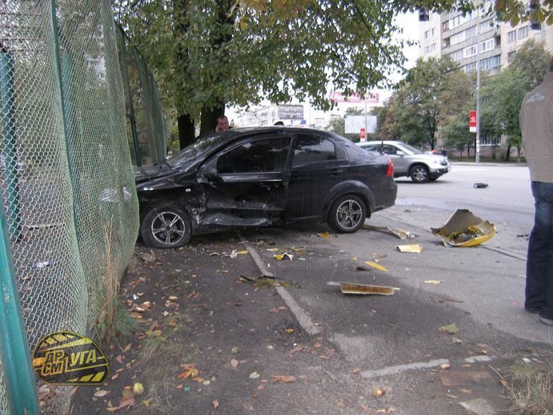 Лихач разбил Aveo и скрылся с места аварии