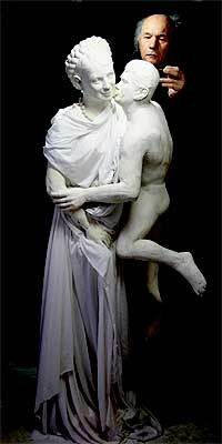 Голый гипсовый Президент пристает к Леди Ю