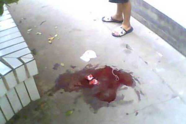 Учитель выбросил из окна четырех школьников