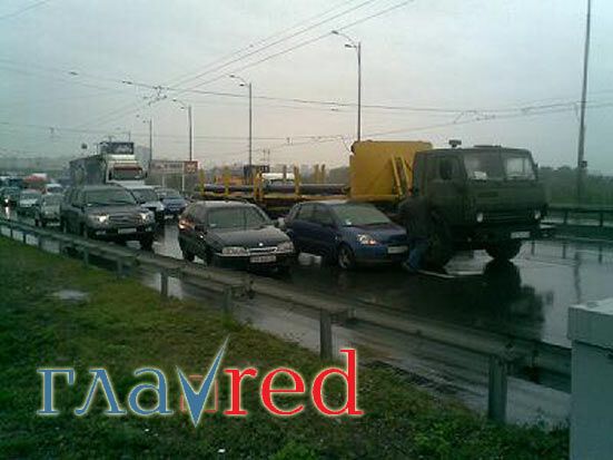 Из-за ДТП возле Московского моста образовалась тянучка