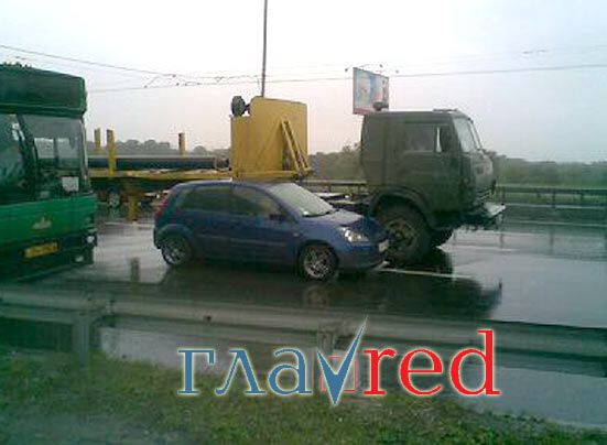 Из-за ДТП возле Московского моста образовалась тянучка