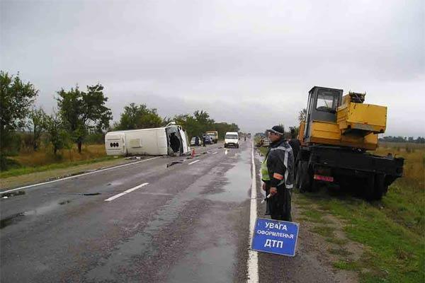 Nissan протаранил маршрутку: погибли 3 человека, 11 получили травмы