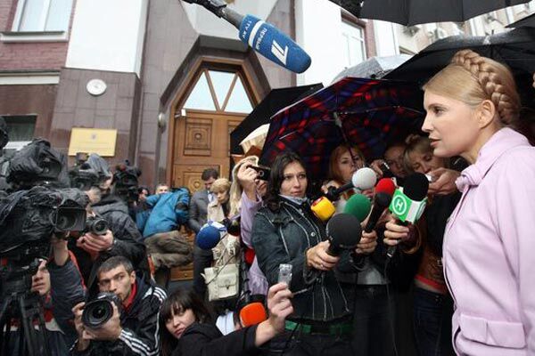 СП: Тимошенко дискредитує Ющенка