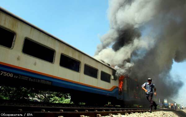 Три человека погибли при подрыве поезда в Пакистане