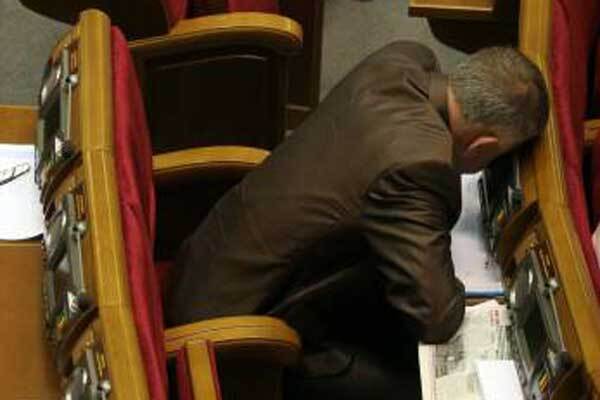 Труна на коліщатках вже на порозі Ради