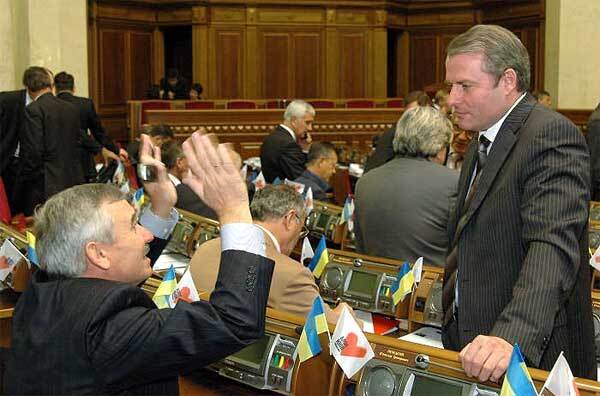 Труна на коліщатках вже на порозі Ради