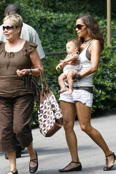 Звезды выгуливают детей