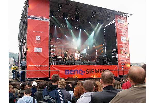 Олег Скрипка мешает птичкам размножаться