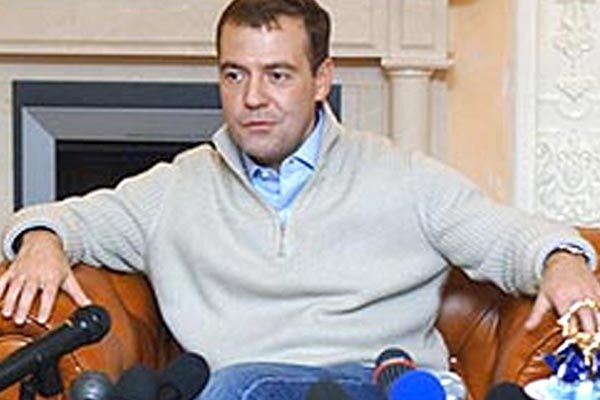 Медведев: Грузия продолжает вооружаться