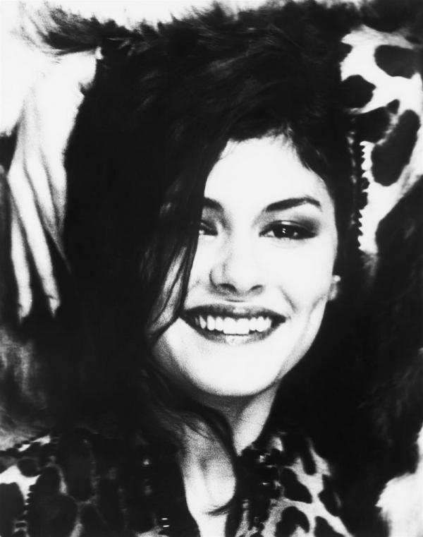 Одри Тоту в образе дешевой проститутки