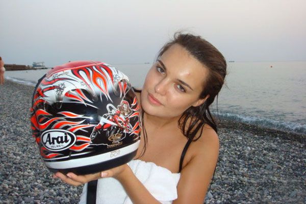 Украинская гонщица и модель в эротической фотосессии 