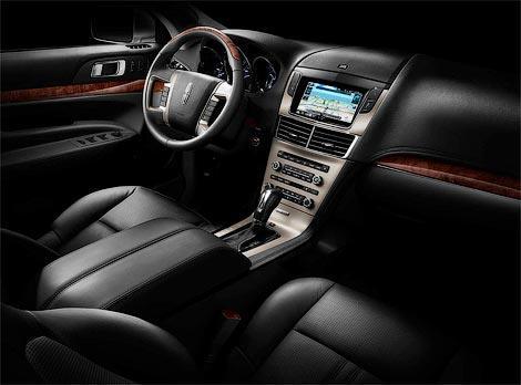 Серийный кроссовер Lincoln MKT дебютировал в Детройте