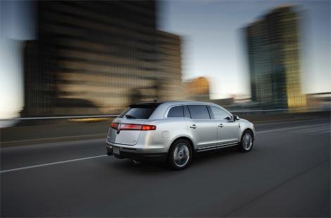 Серийный кроссовер Lincoln MKT дебютировал в Детройте