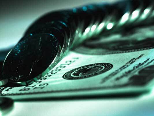 Доллар на межбанке заколебался в сторону снижения